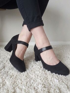 Mary Jane 3 Inch Block Heel Shoes. Size 10. EUC